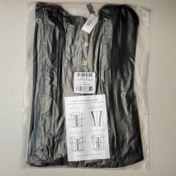 ❤️NWT VINTAGE TORRID BLACK FAUX LEATHER CORSET HOOK & EYE LACED BACK LINGERIE - Picture 7 of 12